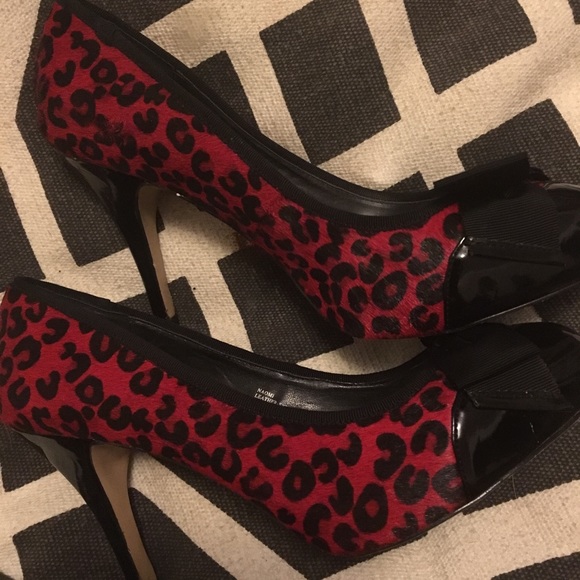 Super chic White House Black Market Pumps Heels - Picture 1 of 5